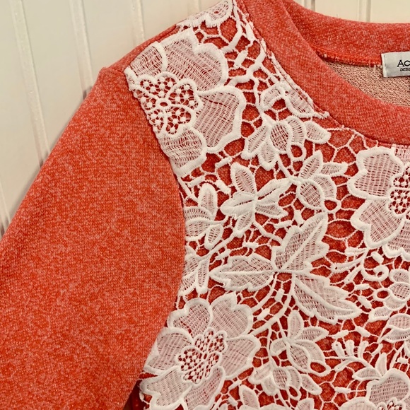 Lace Accent Sweatshirt (S) - Picture 3 of 5